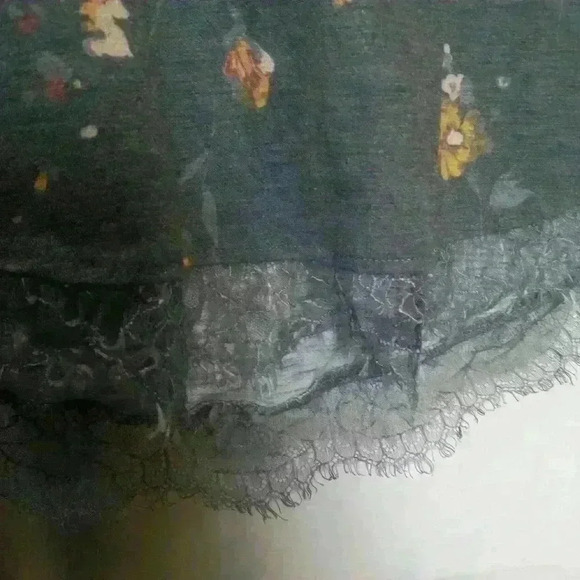 Lauren Conrad gray flower top with tie in the back neck - Picture 4 of 6